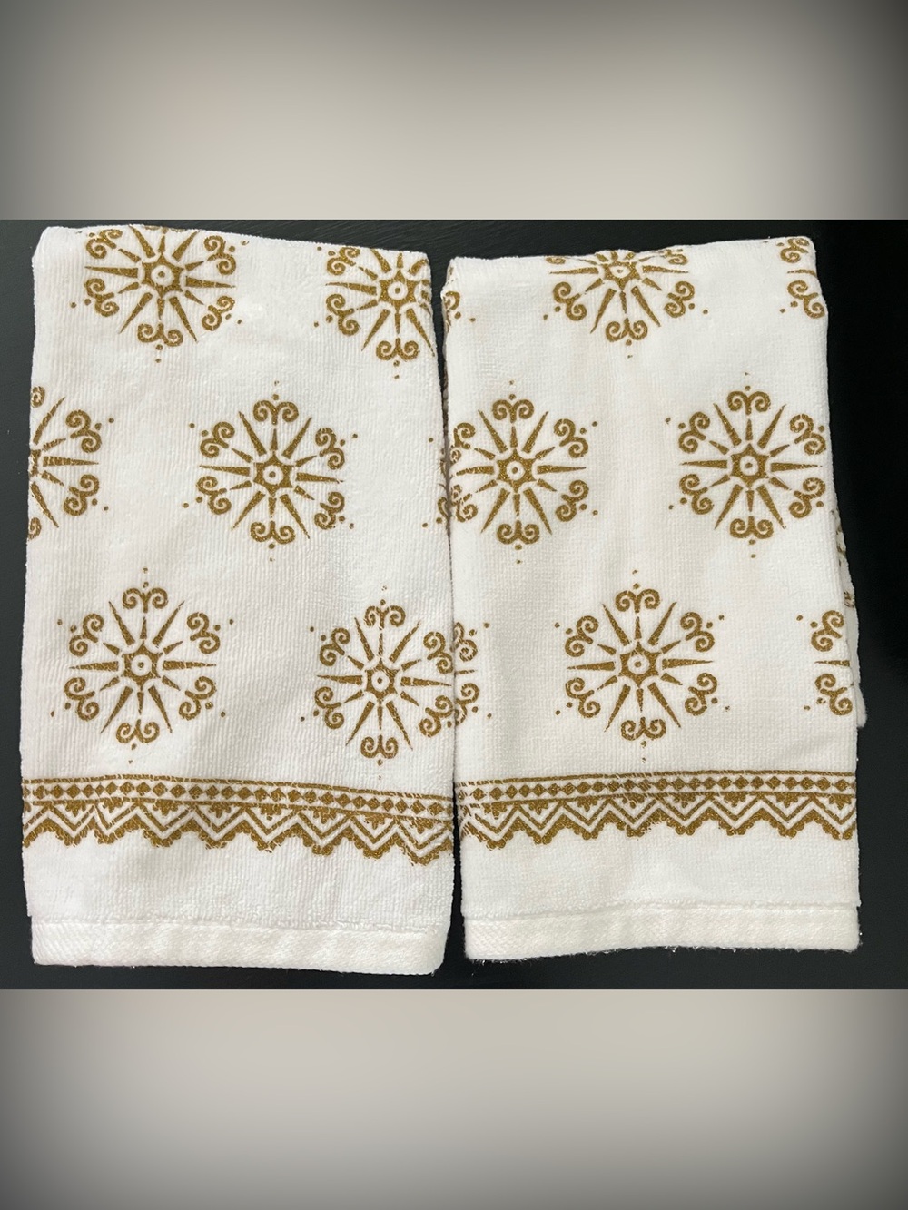 Dena Majestic Gold Sunburst Print Fingertip/Hand Towels Set of 2
